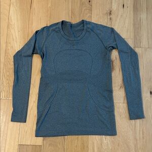 Lululemon Swiftly Tech Long Sleeve, size 10.